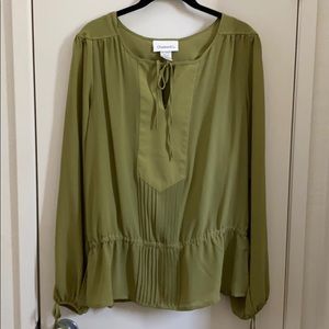 Women’s tank/long sleeve blouse